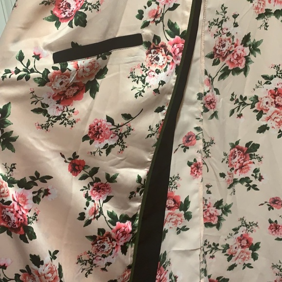 Beautiful Komino - Picture 3 of 3